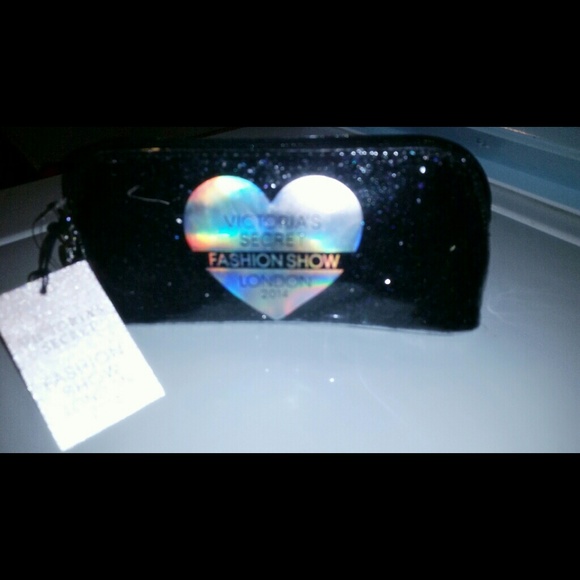 Sold free in bundle .victoria secret make up bag.