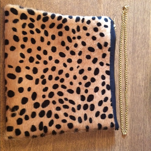 Leopard print faux pony hair clutch w/gold chain💋