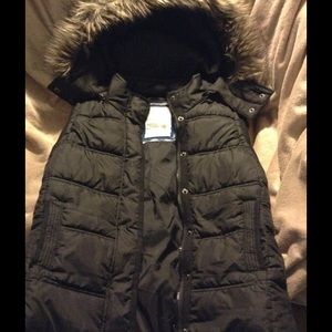 Black puff vest