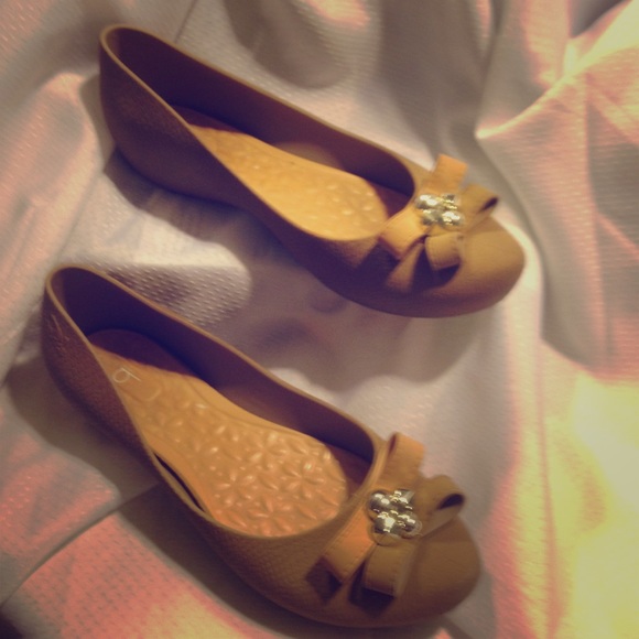 Boaonda Brazil synthetic no wet beige flats