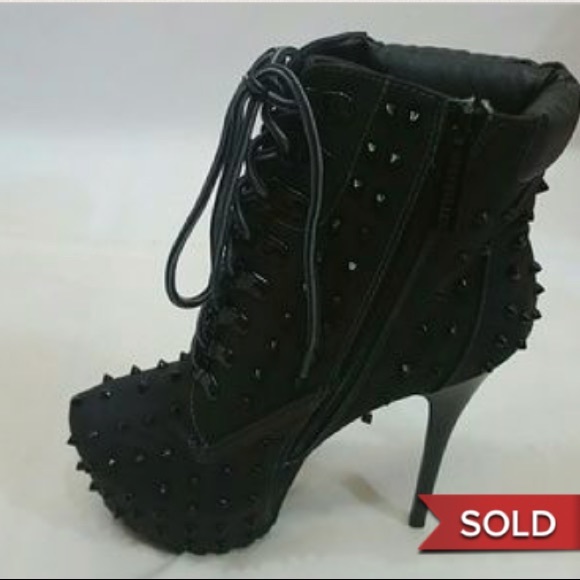 Breckelles Shoes - Black with black spike