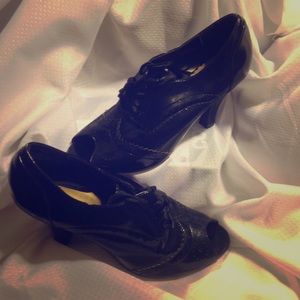 Madden Girl lace up opentoe Oxford black heels 7.5