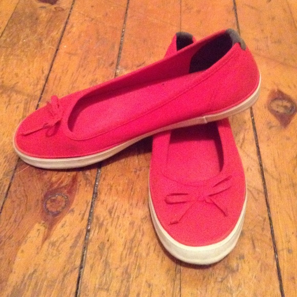 🎀Red Canvas Shoes🎀 - Picture 2 of 4