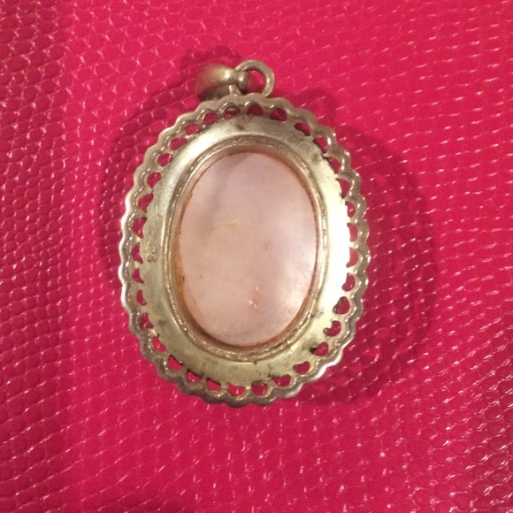 Pendent - Picture 2 of 3