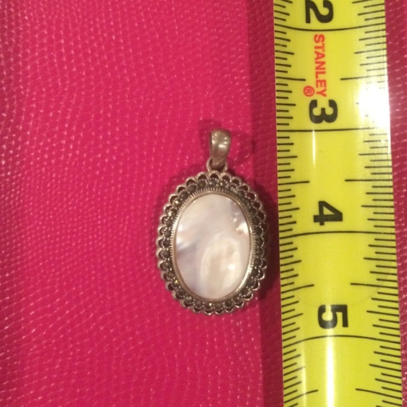 Pendent - Picture 3 of 3