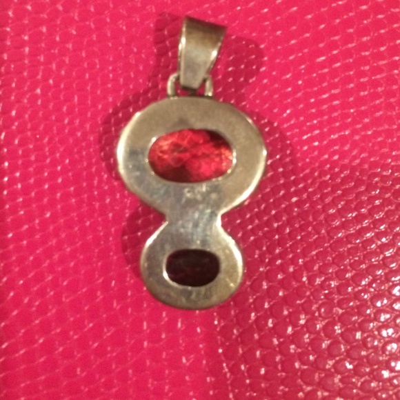 Pendent - Picture 2 of 3