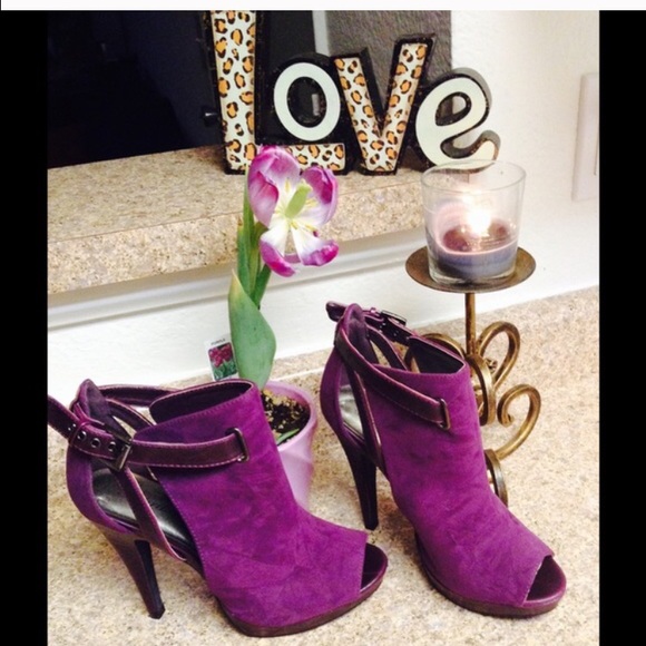 Gorgeous Plum heels!!