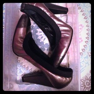 Metallic Cap toe Pumps