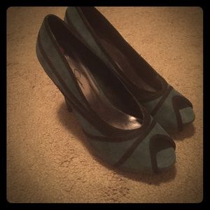 Jessica Simpson peep-toe heels