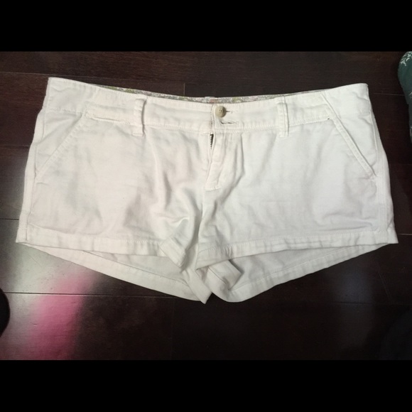 White American Eagle shorts