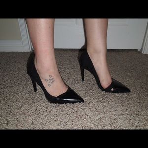 New Black Zara Leather and Suede Pumps