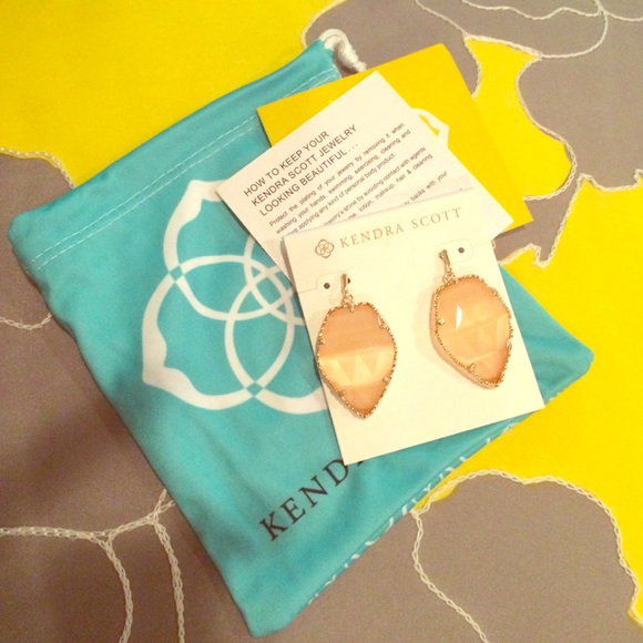 Kendra Scott Ear Rings..