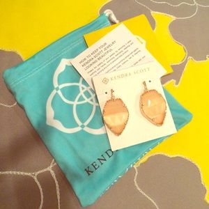 Kendra Scott Ear Rings..
