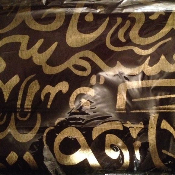 Arabic calligraphy handbag and scarf