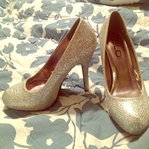 Silver sequined heels! NWOT
