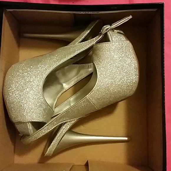 Glittery peep toe pumps