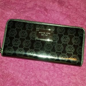 Michael Kors Continental Wallet