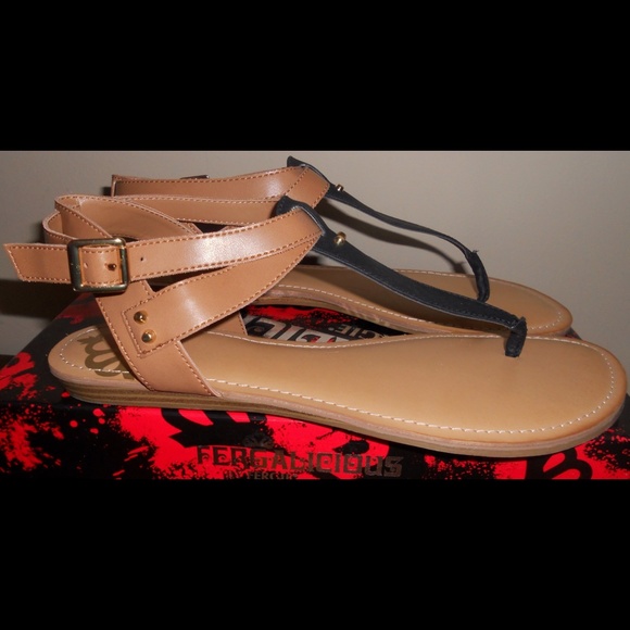 Fergie FERGALICIOUS Sz 10 Tan Black Thong Sandal