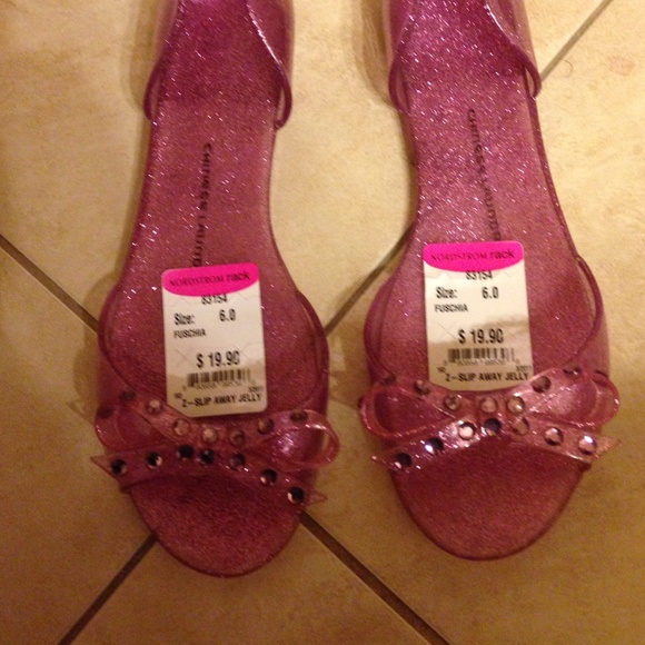 Chinese laundry fuchsia size 6 jellies