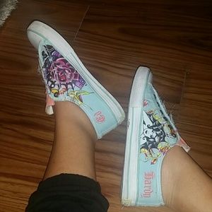 Ed Hardy slip on coral and sea green sneakers.  8