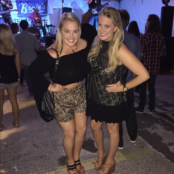 Hi! I'm Sara - Picture 2 of 4