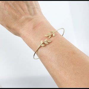 NEW GOLD LEAF PETAL BRANCH SKINNY CUFF BRACELET
