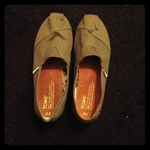 Brand new toms
