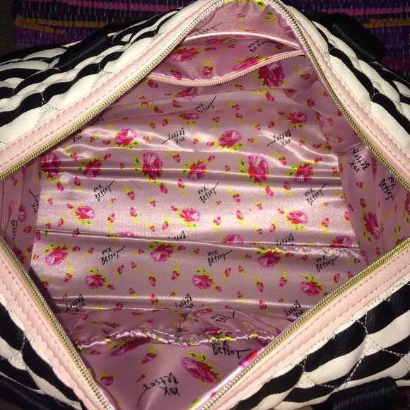 Betsey Johnson Luggage - Picture 3 of 4