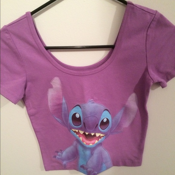 Stitch half shirt.