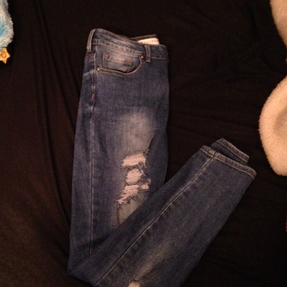 Super cute high waisted ripped jeans