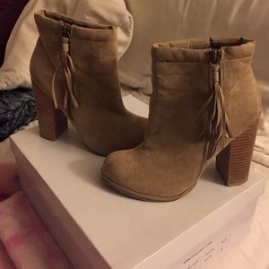 Beige suede booties!