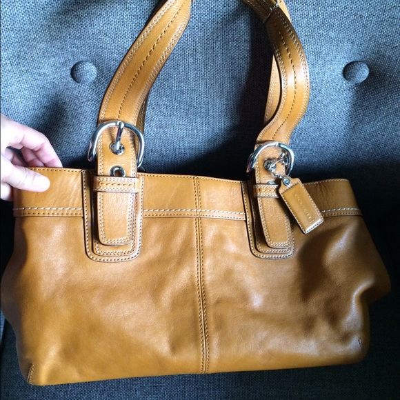 Authentic coach (Large)