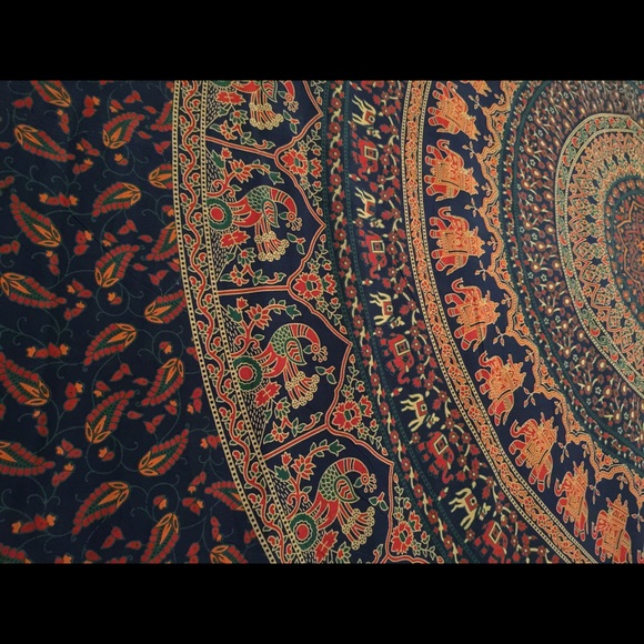 Urban Outfitters Tapestry - Picture 3 of 3