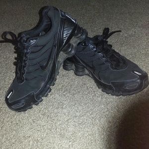 Black and white Nike shox
