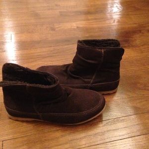 Size 8 brown short boots