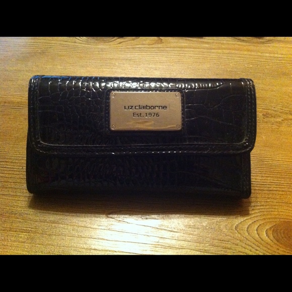 Liz Claiborne Wallet - Picture 1 of 4