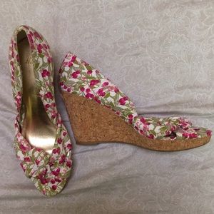 Open toed print wedges