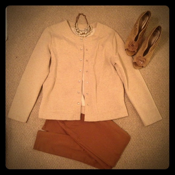 Beige jacket with gold shimmer!