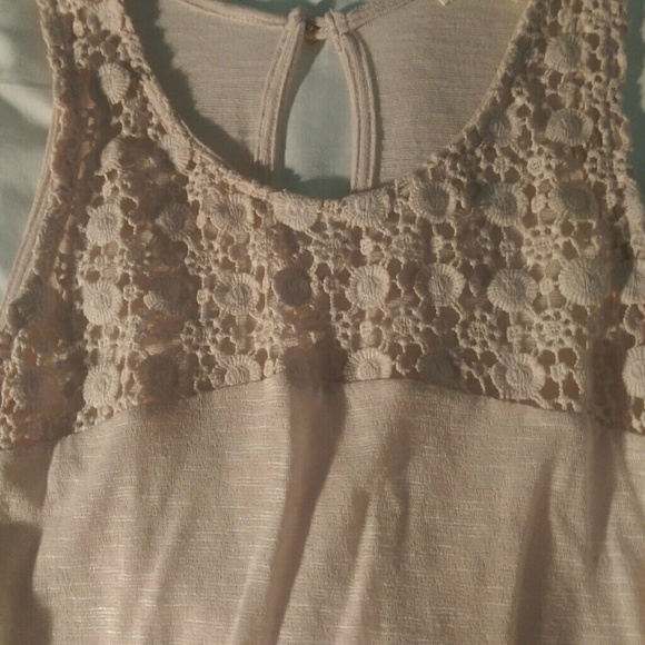 Sleeveless sheer pink top - Picture 2 of 3