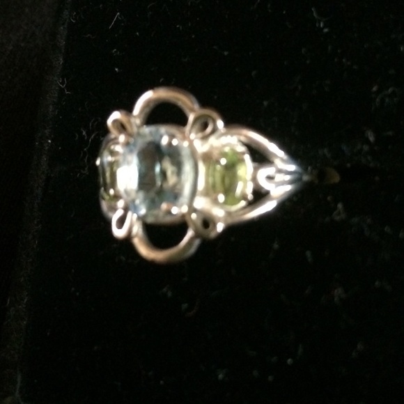 Vintage Sterling ring (925) Blue Topaz & Peridot