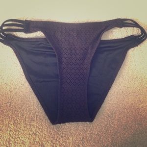 Black size 6 H&M bikini bottoms NEVER WORN.