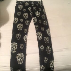 H&M Black and White Skull Leggings