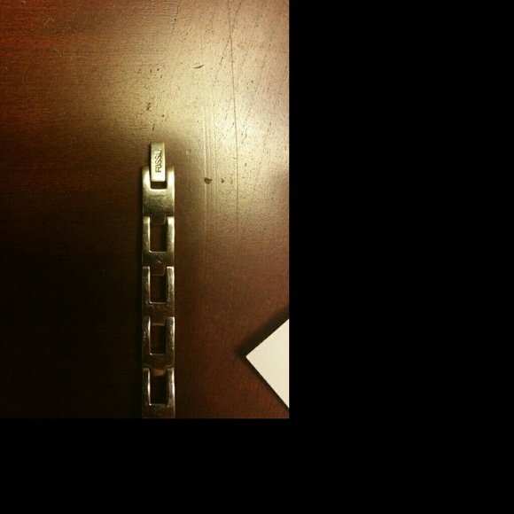 Ladies Silver Fossil f2 Watch for small wrist - Picture 4 of 4