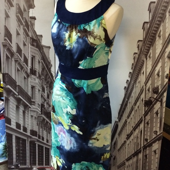 ❌SOLD❌ Navy Floral Dress - Picture 2 of 4