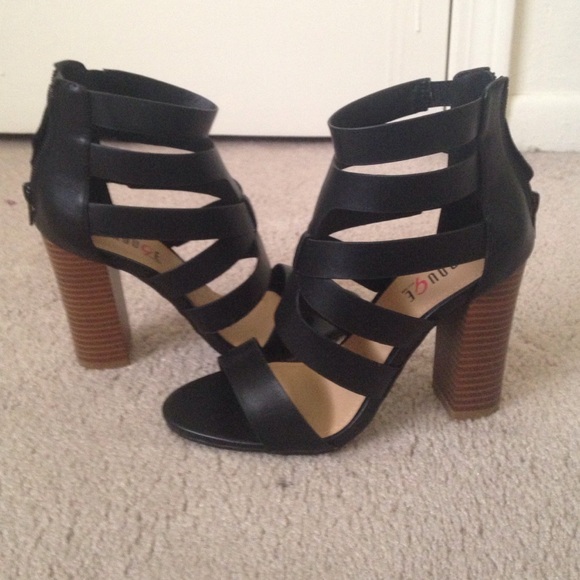 Black Sandal with chunky heel