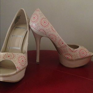 Elle peep toe shoes!