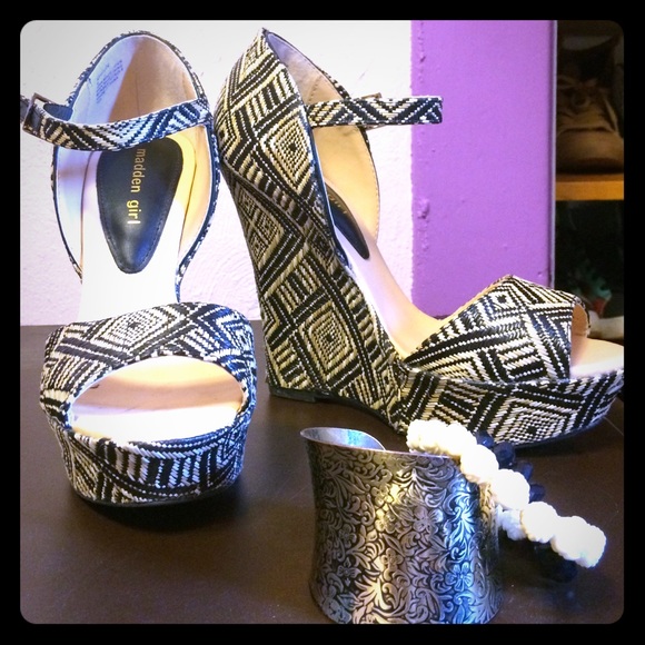 Madden girl wedge with woven tribal pattern