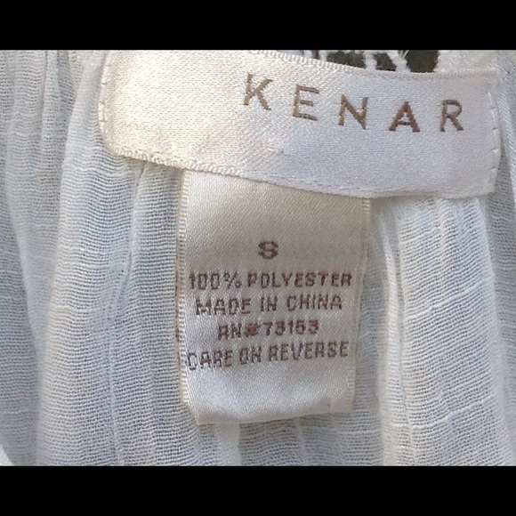 🌸 Beautiful Top With Intricate Lace Detail 🌸 - Picture 2 of 4