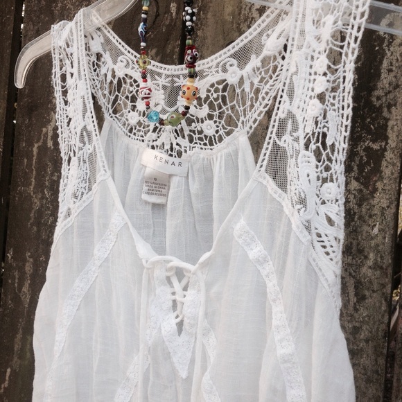 🌸 Beautiful Top With Intricate Lace Detail 🌸 - Picture 4 of 4