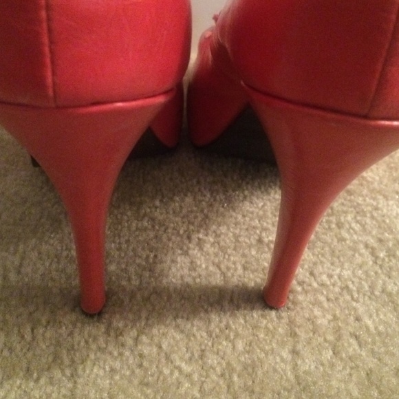 Red heels - Picture 3 of 4